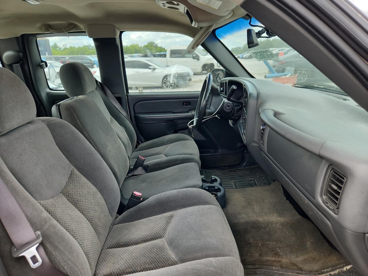 2004 Chevrolet Silverado C1500 VIN: 2GCEC19V641237636 Lot: 62820625