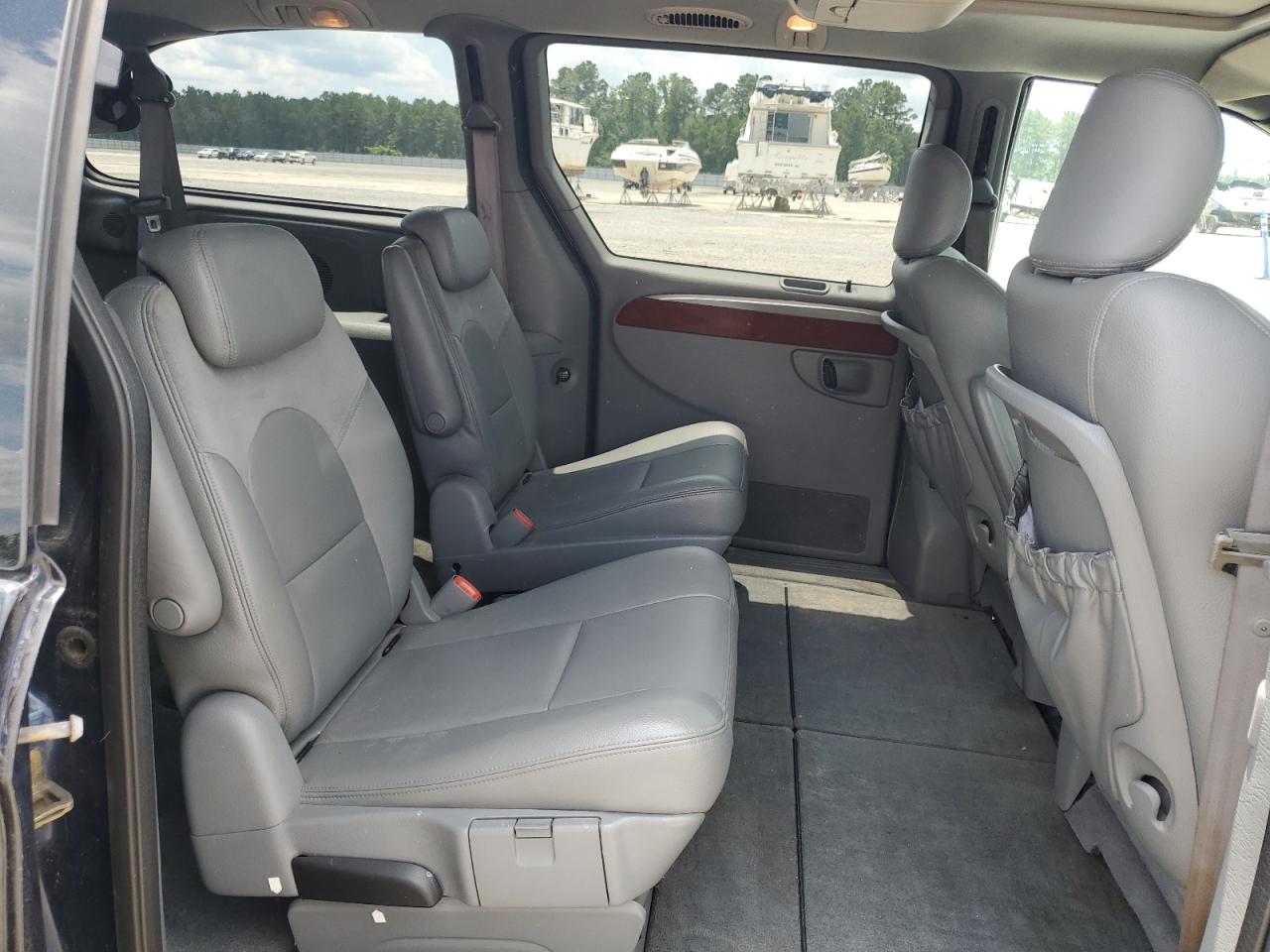 2005 Chrysler Town & Country Limited VIN: 2C4GP64L85R185512 Lot: 63943465