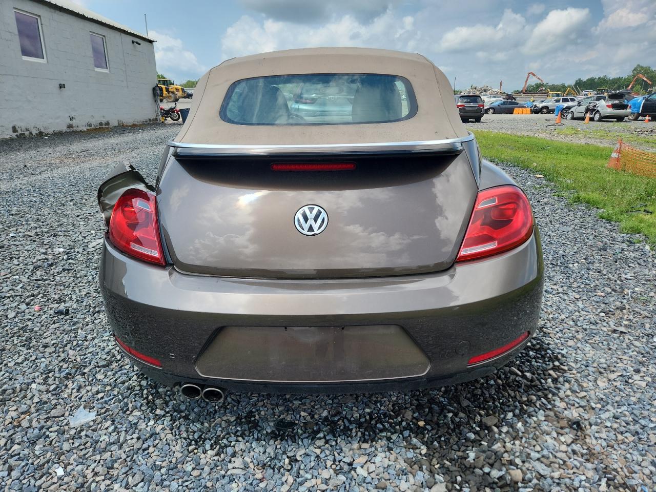 2015 Volkswagen Beetle 1.8T VIN: 3VW517AT0FM810428 Lot: 64264465