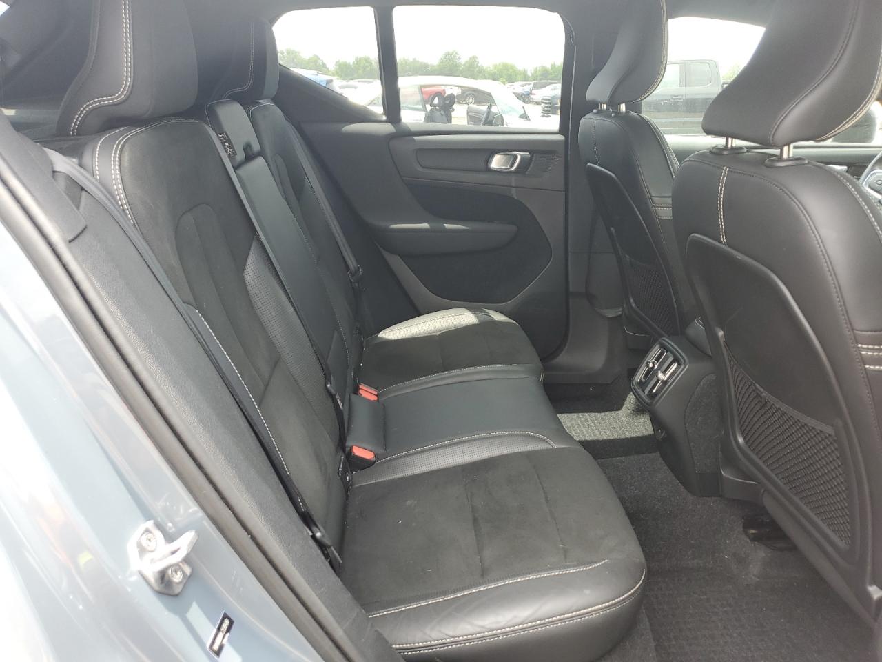 2020 Volvo Xc40 T5 R-Design VIN: YV4162UMXL2296498 Lot: 65601555