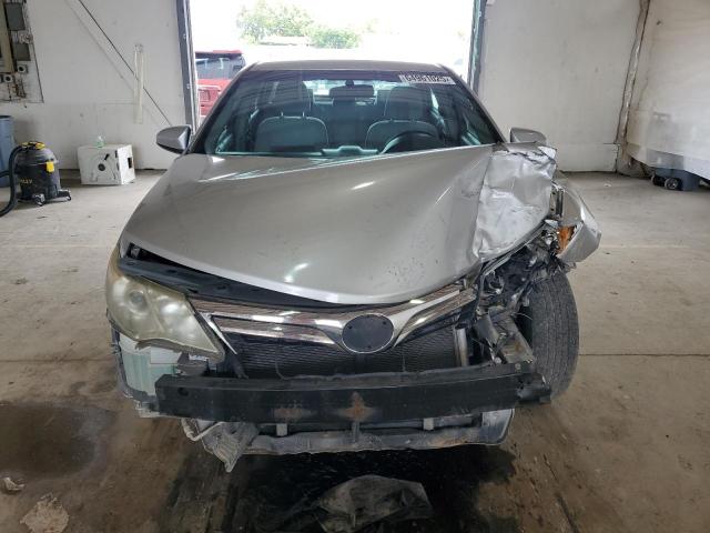 Sedans TOYOTA CAMRY 2013 Srebrny