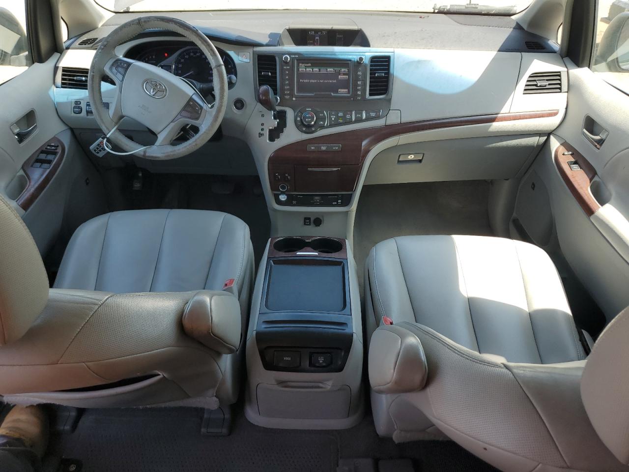 2011 Toyota Sienna Xle VIN: 5TDYK3DC4BS001414 Lot: 64079175