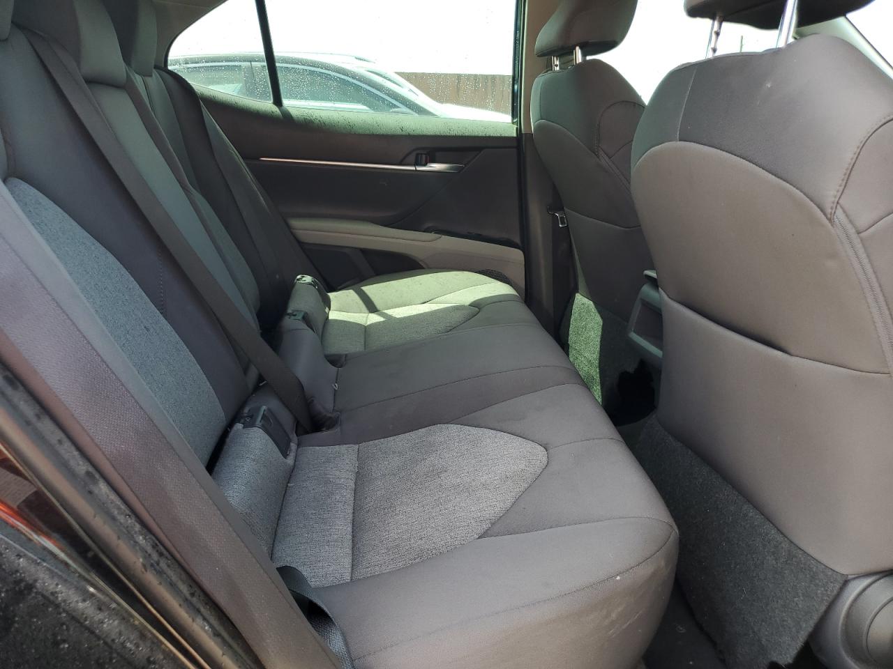 4T1B11HK6JU561388 2018 Toyota Camry L