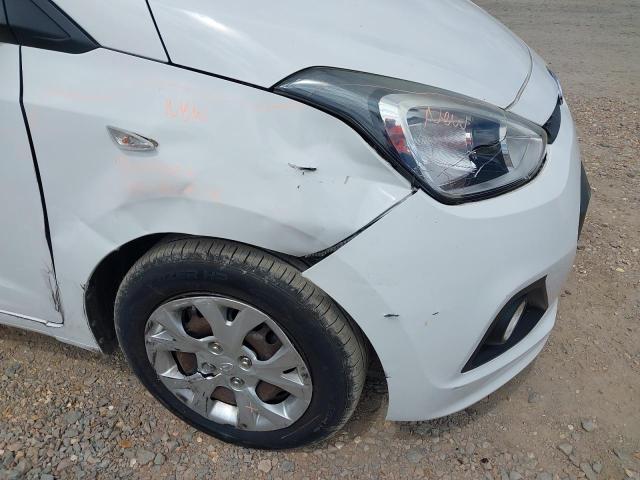 2014 HYUNDAI I10 SE