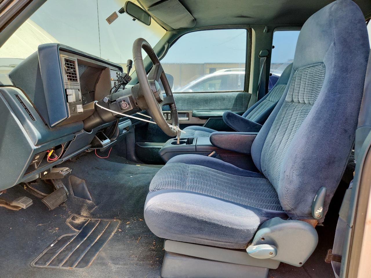 1994 Chevrolet Gmt-400 C2500 VIN: 1GCGC29F0RE183909 Lot: 65162455