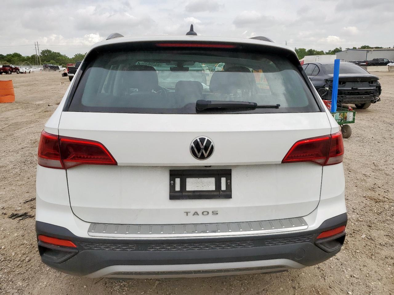3vvdx7b24pm337333 3VVDX7B24PM337333 2023 Volkswagen Taos S