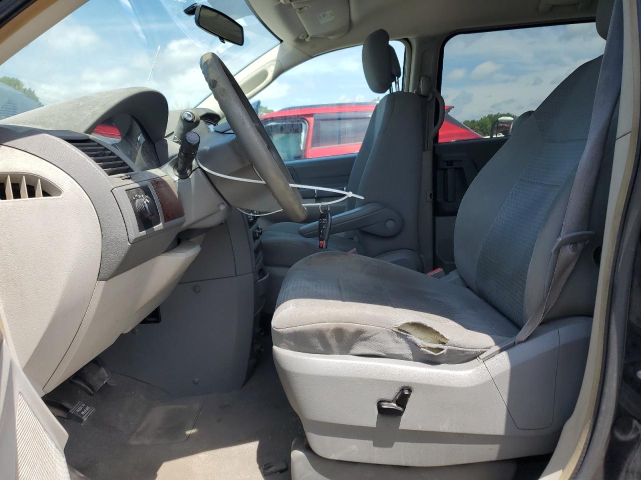 2010 Chrysler Town & Country Lx VIN: 2A4RR2D17AR334118 Lot: 65008425