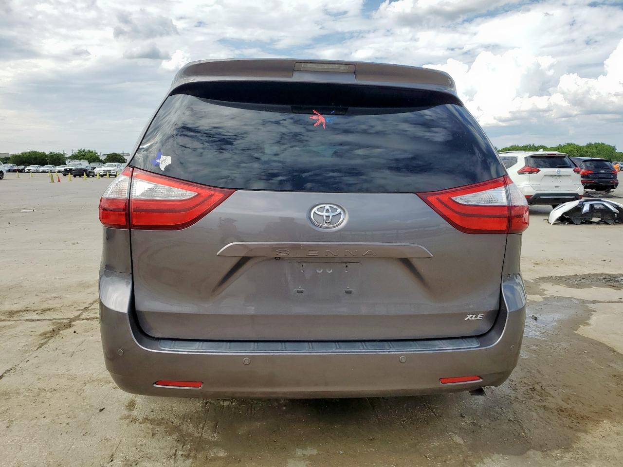 2015 Toyota Sienna Xle VIN: 5TDYK3DC4FS668957 Lot: 63102645