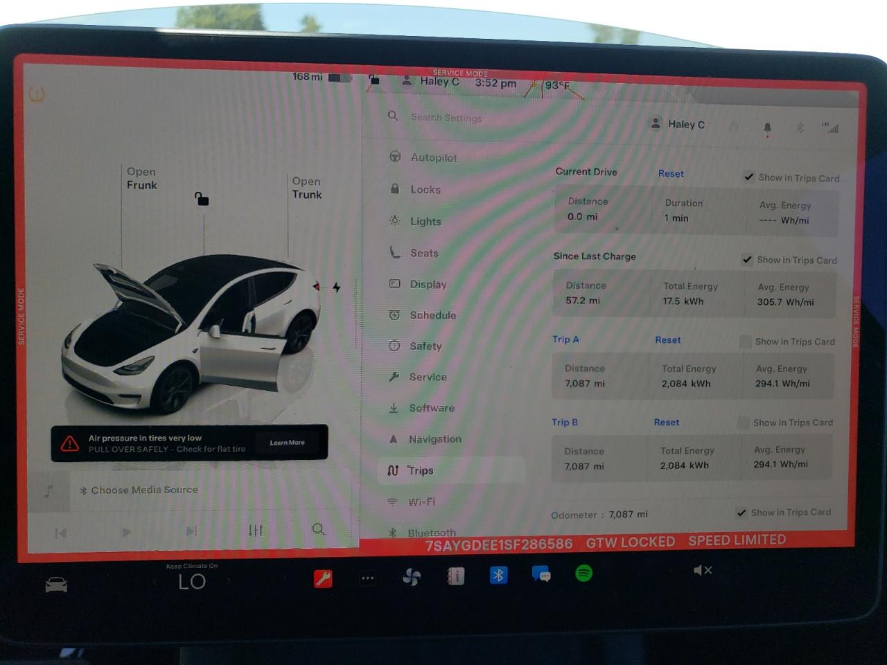 2025 Tesla Model Y VIN: 7SAYGDEE1SF286586 Lot: 62850215