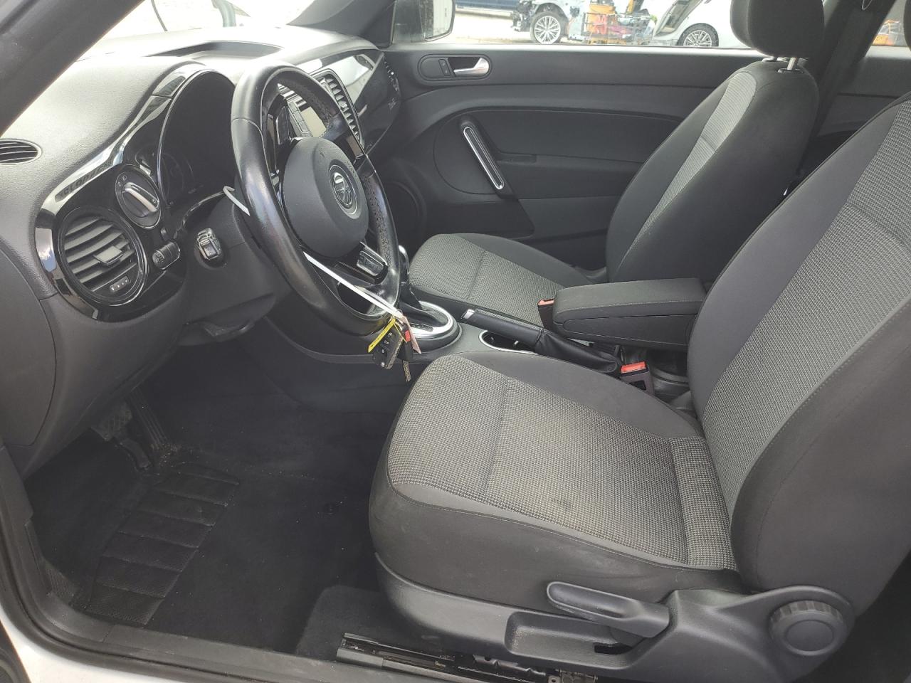 2018 Volkswagen Beetle S VIN: 3VWFD7ATXJM721289 Lot: 64570615