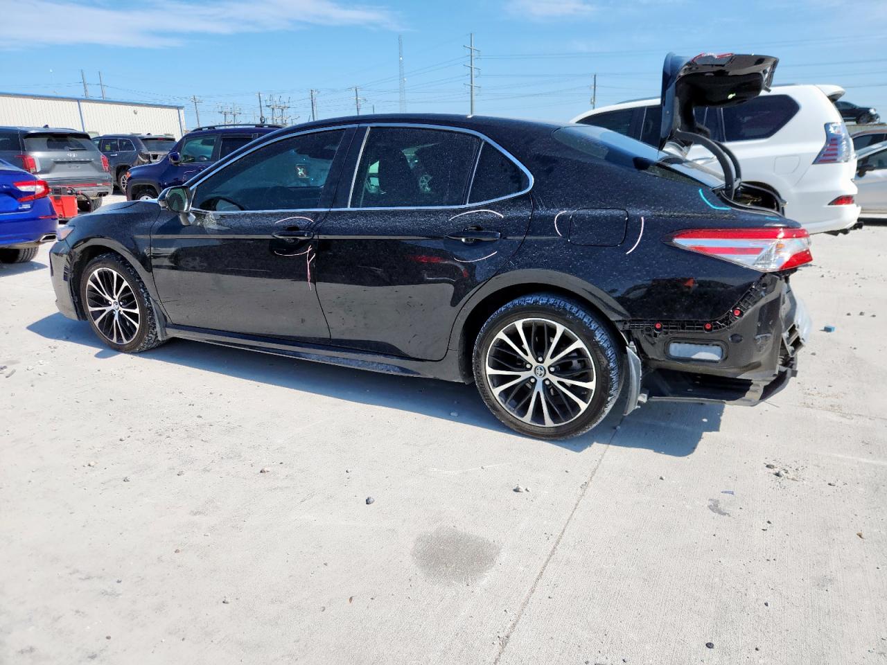 4T1B11HK0JU555683 TOYOTA CAMRY 2018