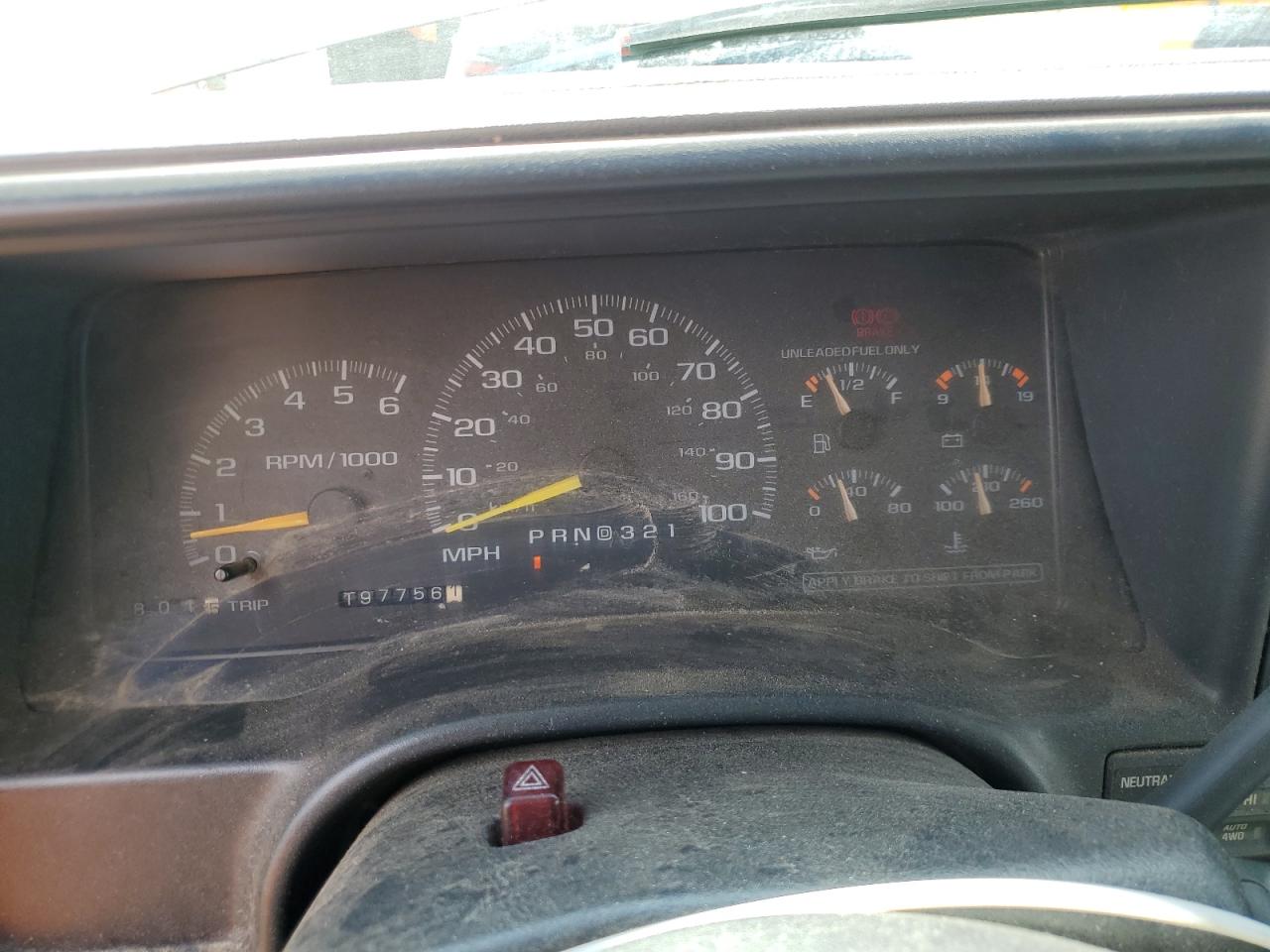1998 GMC Suburban K1500 VIN: 1GKFK16RXWJ721305 Lot: 64112165