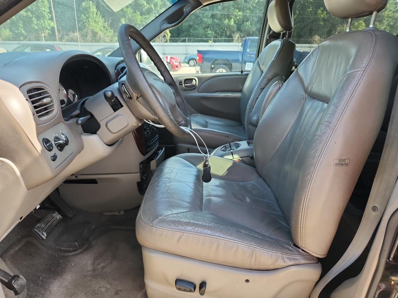 2003 Chrysler Town & Country Lxi VIN: 2C8GP54L93R191373 Lot: 64900285