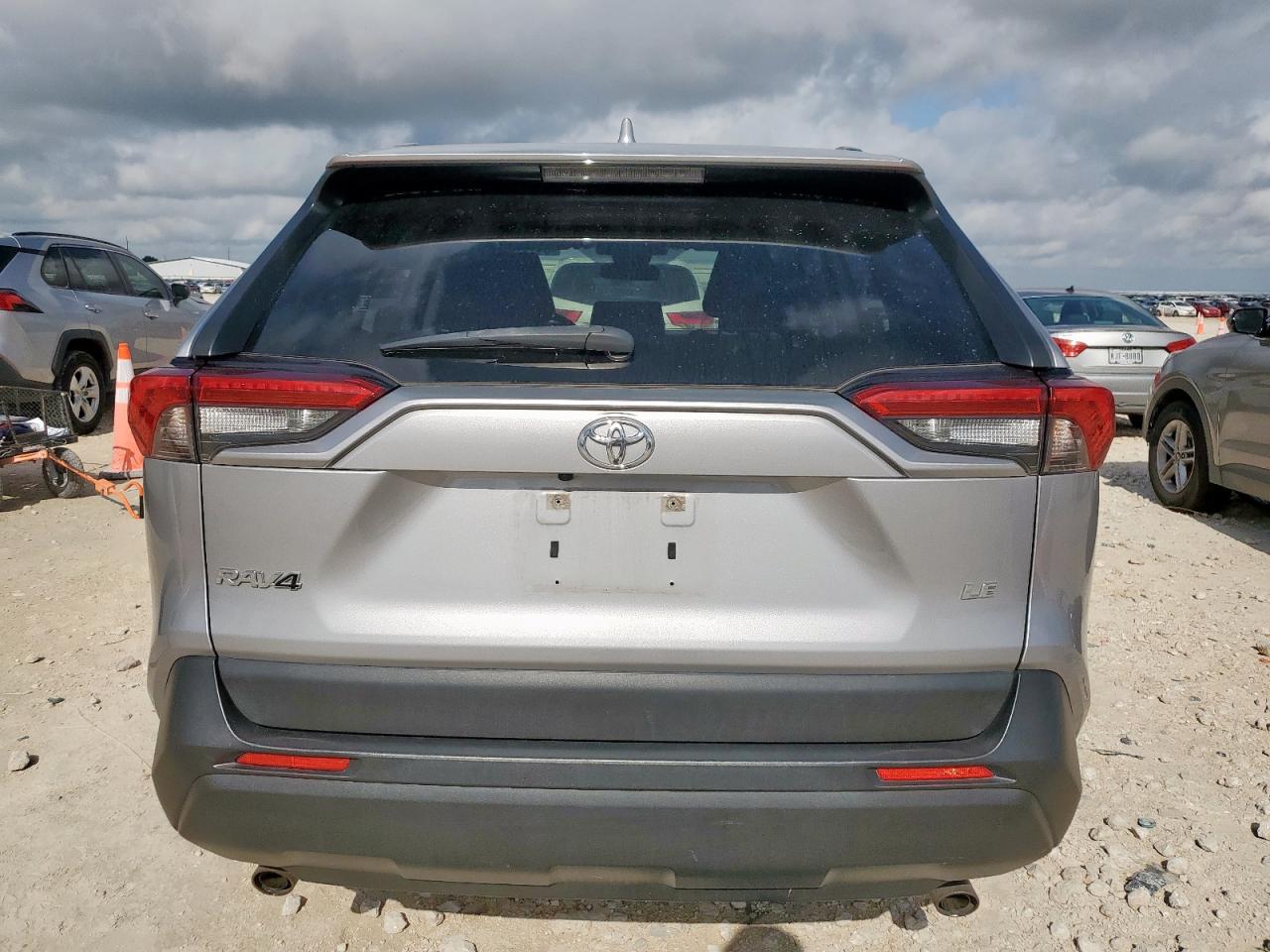 2020 Toyota Rav4 Le VIN: JTMH1RFV9LD518015 Lot: 64111445