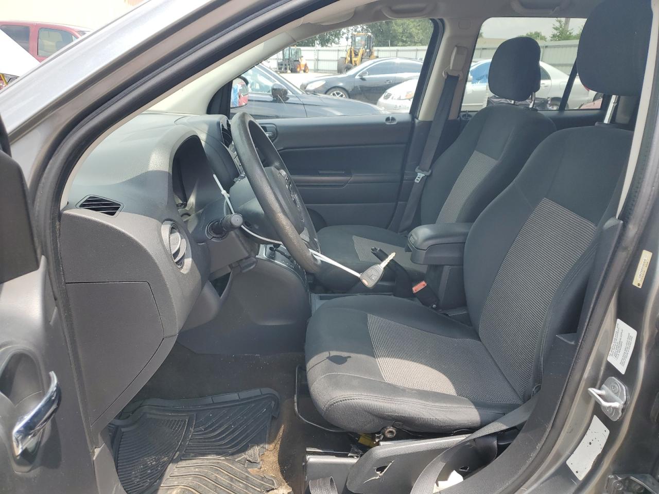 2014 Jeep Compass Sport VIN: 1C4NJDBB0ED592850 Lot: 63120425