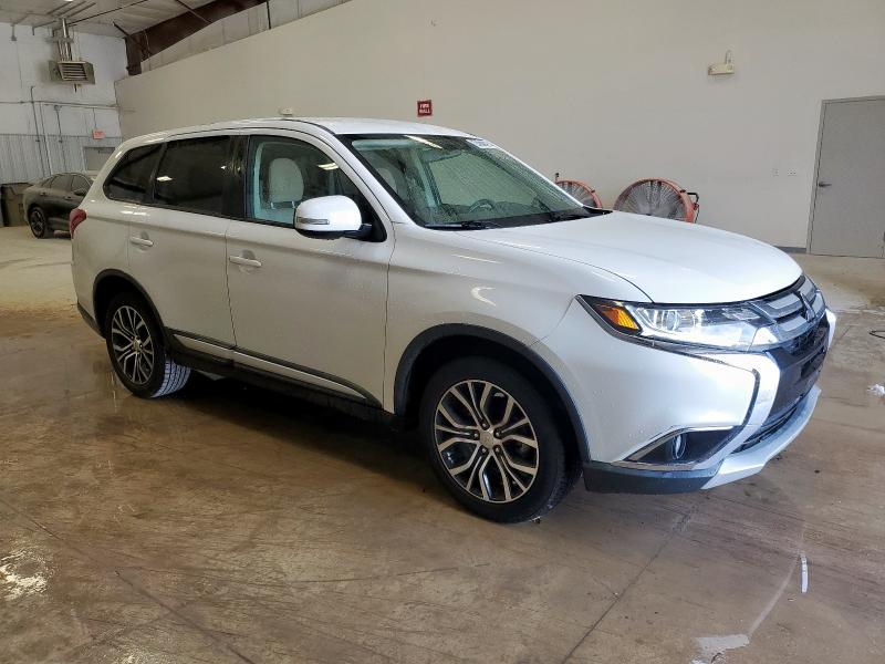  MITSUBISHI OUTLANDER 2017 Biały