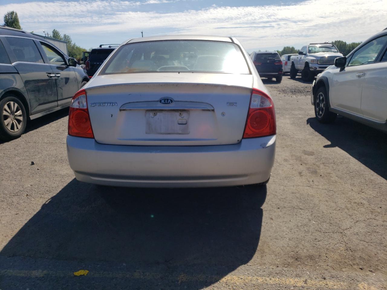 2004 Kia Spectra Lx VIN: KNAFE121245008405 Lot: 62411575