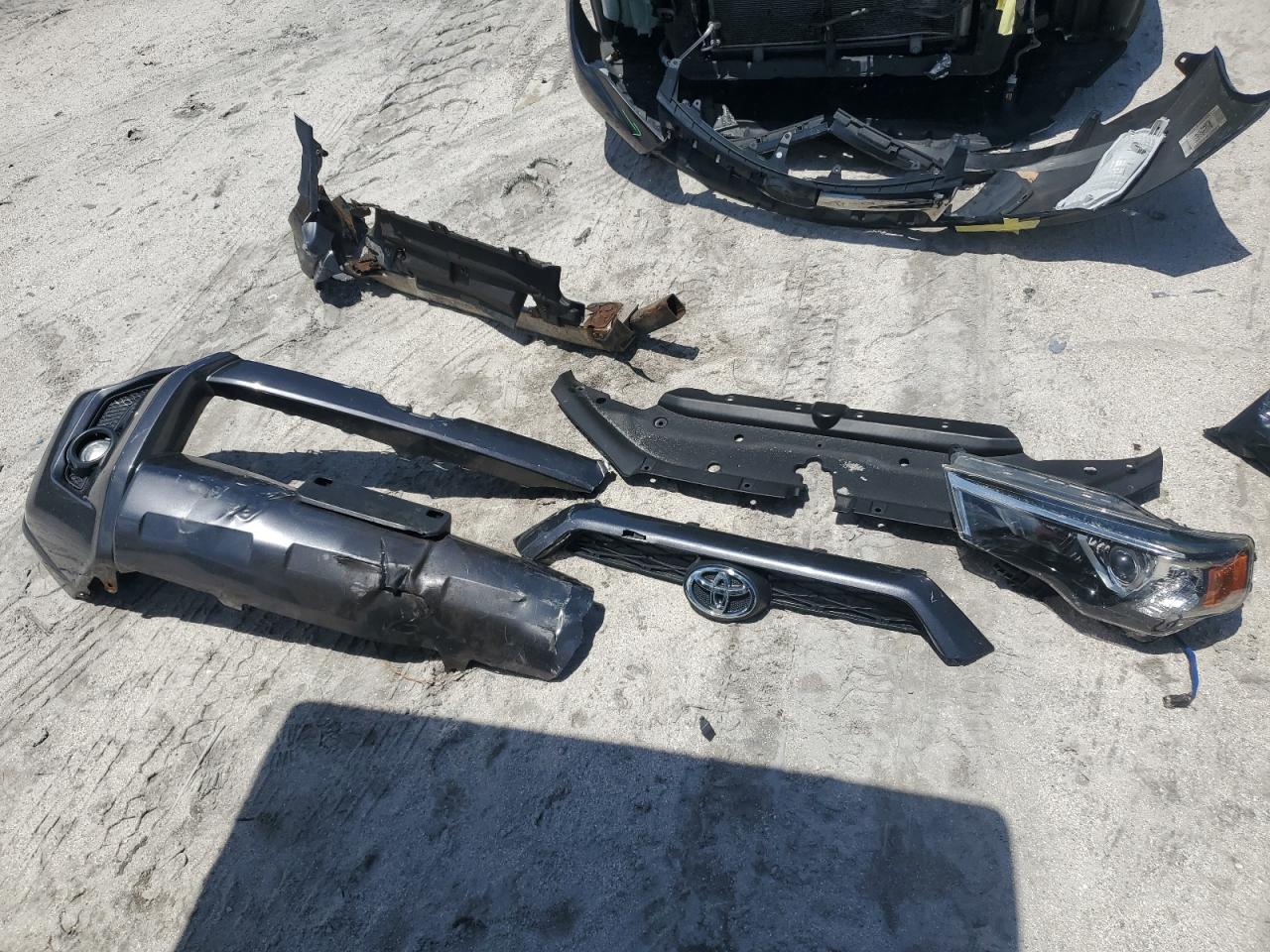 2014 Toyota 4Runner Sr5 VIN: JTEBU5JR2E5189585 Lot: 65198365