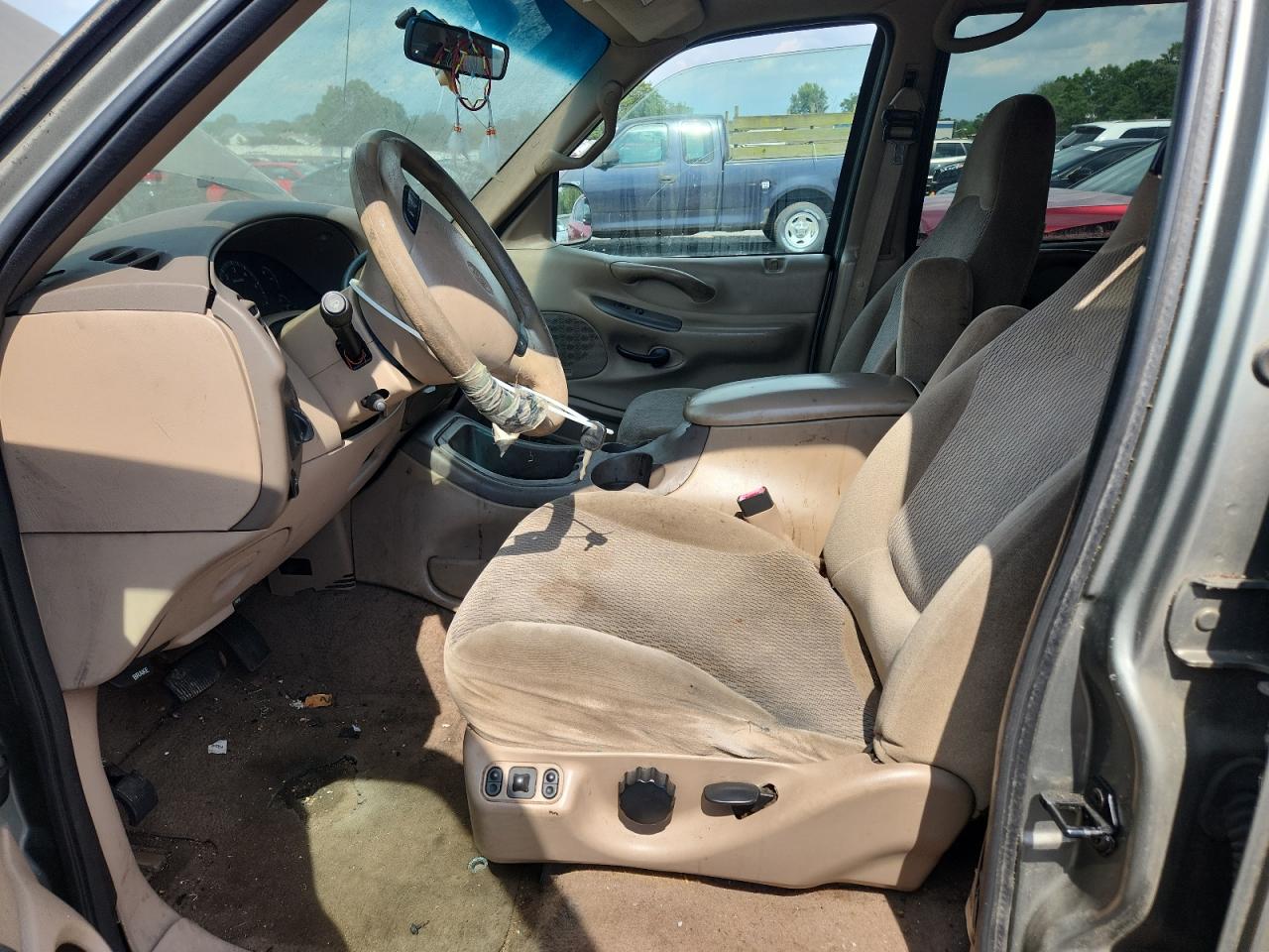 1999 Ford Expedition VIN: 1FMRU1866XLB48278 Lot: 63070135