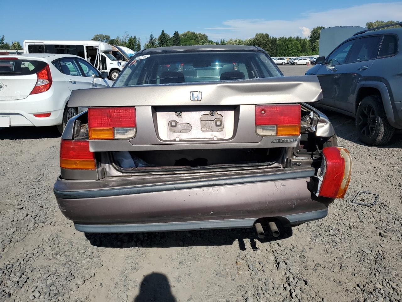 1992 Honda Accord Lx VIN: 1HGCB7552NA176443 Lot: 62196415