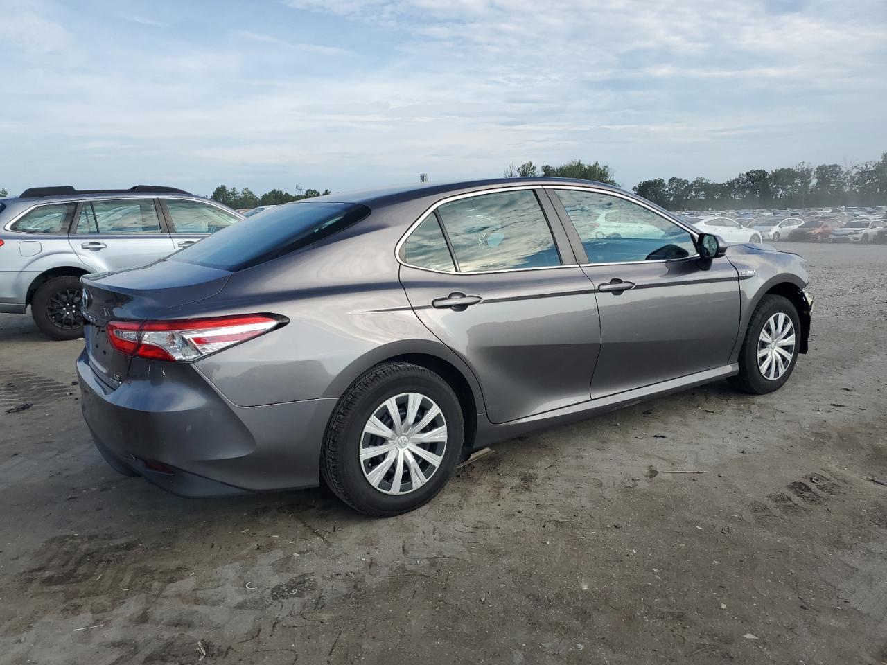2018 Toyota Camry Le VIN: 4T1B31HK3JU507198 Lot: 65042435