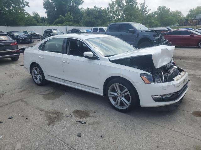 Sedans VOLKSWAGEN PASSAT 2013 White
