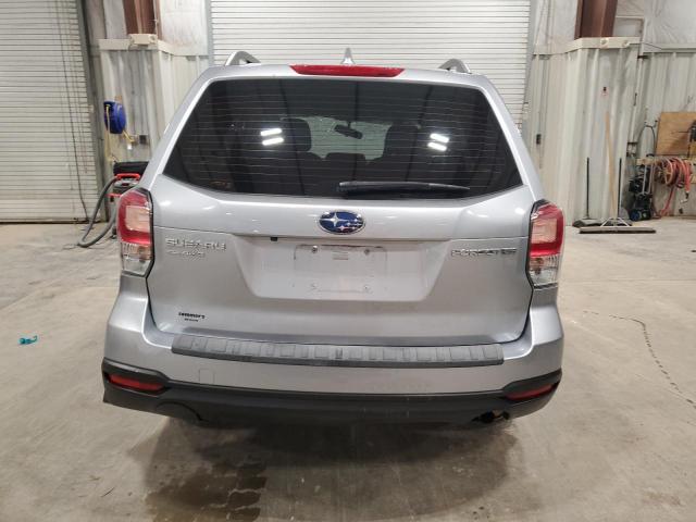  SUBARU FORESTER 2018 Серебристый