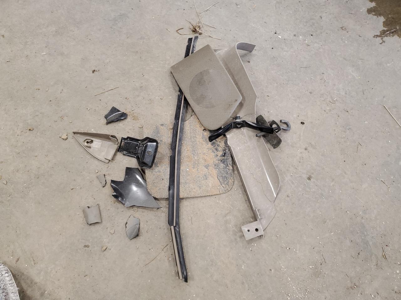 1999 Chevrolet Suburban C1500 VIN: 3GNEC16R7XG215686 Lot: 63932255