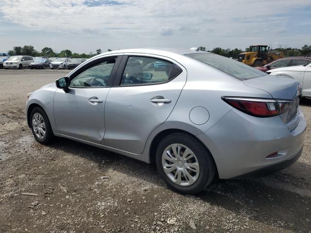  TOYOTA YARIS 2019 Srebrny