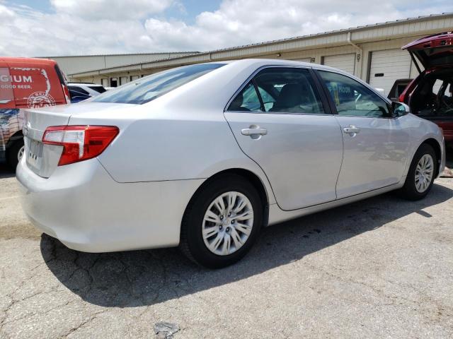 Sedans TOYOTA CAMRY 2012 Srebrny