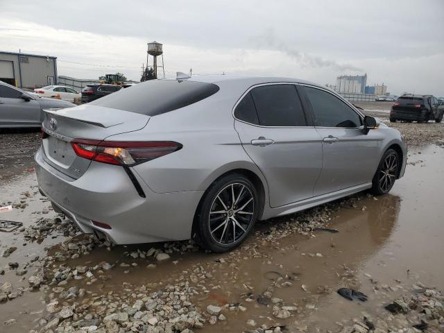  TOYOTA CAMRY 2022 Srebrny