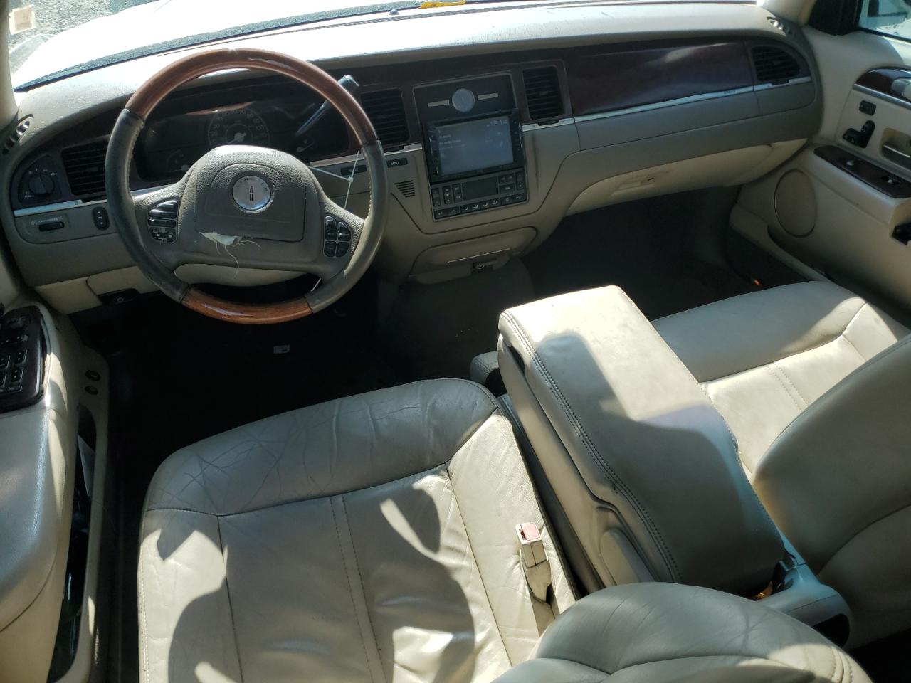 2003 Lincoln Town Car Cartier VIN: 1LNHM83W73Y633327 Lot: 65585305