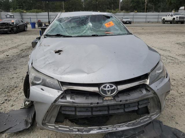  TOYOTA CAMRY 2015 Srebrny