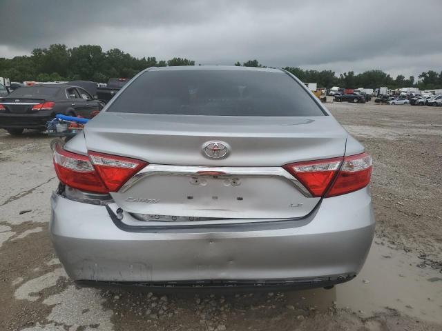  TOYOTA CAMRY 2015 Srebrny