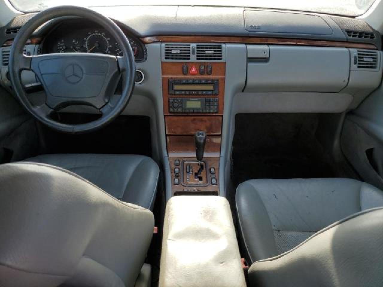 WDBJF65H3XA786979 1999 Mercedes-Benz E 320