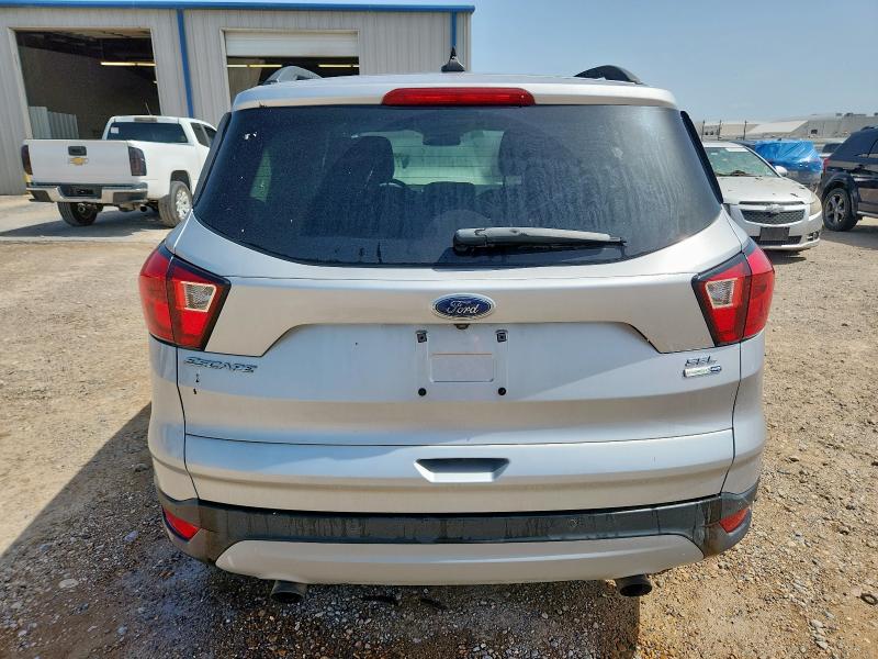  FORD ESCAPE 2019 Srebrny