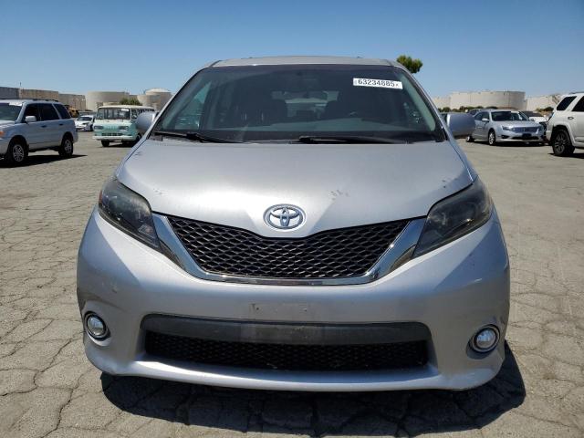Minivans TOYOTA SIENNA 2015 Srebrny