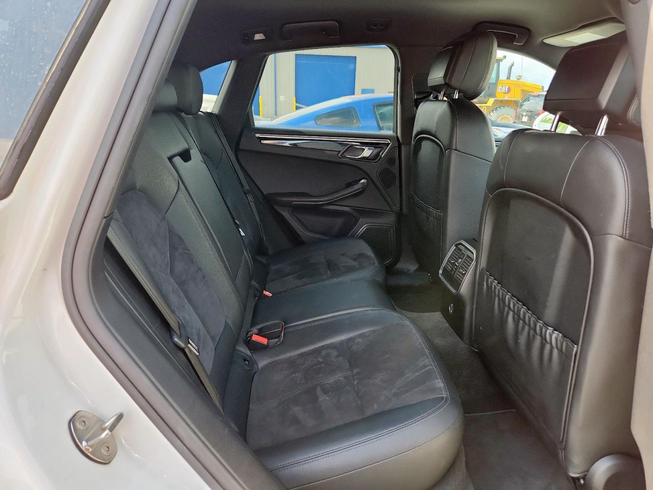 2018 Porsche Macan VIN: WP1AA2A58JLB10199 Lot: 64067365