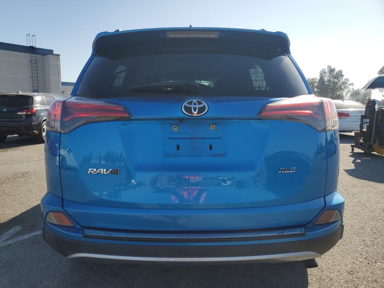 2017 Toyota Rav4 Xle VIN: JTMWFREV0HD104705 Lot: 64464495