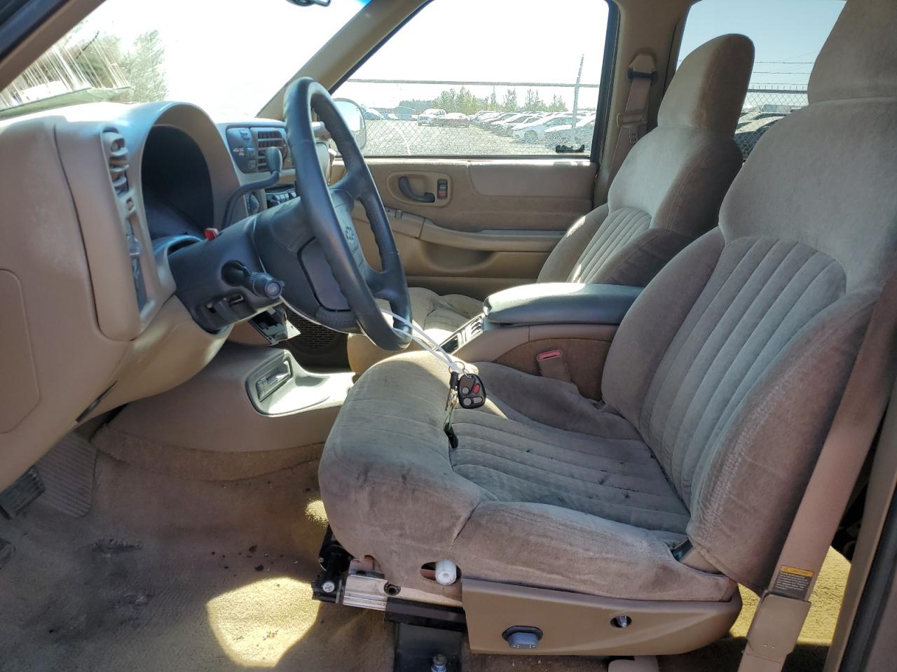 1998 Chevrolet Blazer VIN: 1GNDT13W4W2133251 Lot: 64845125
