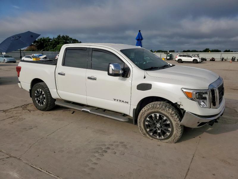  NISSAN TITAN 2017 Белы