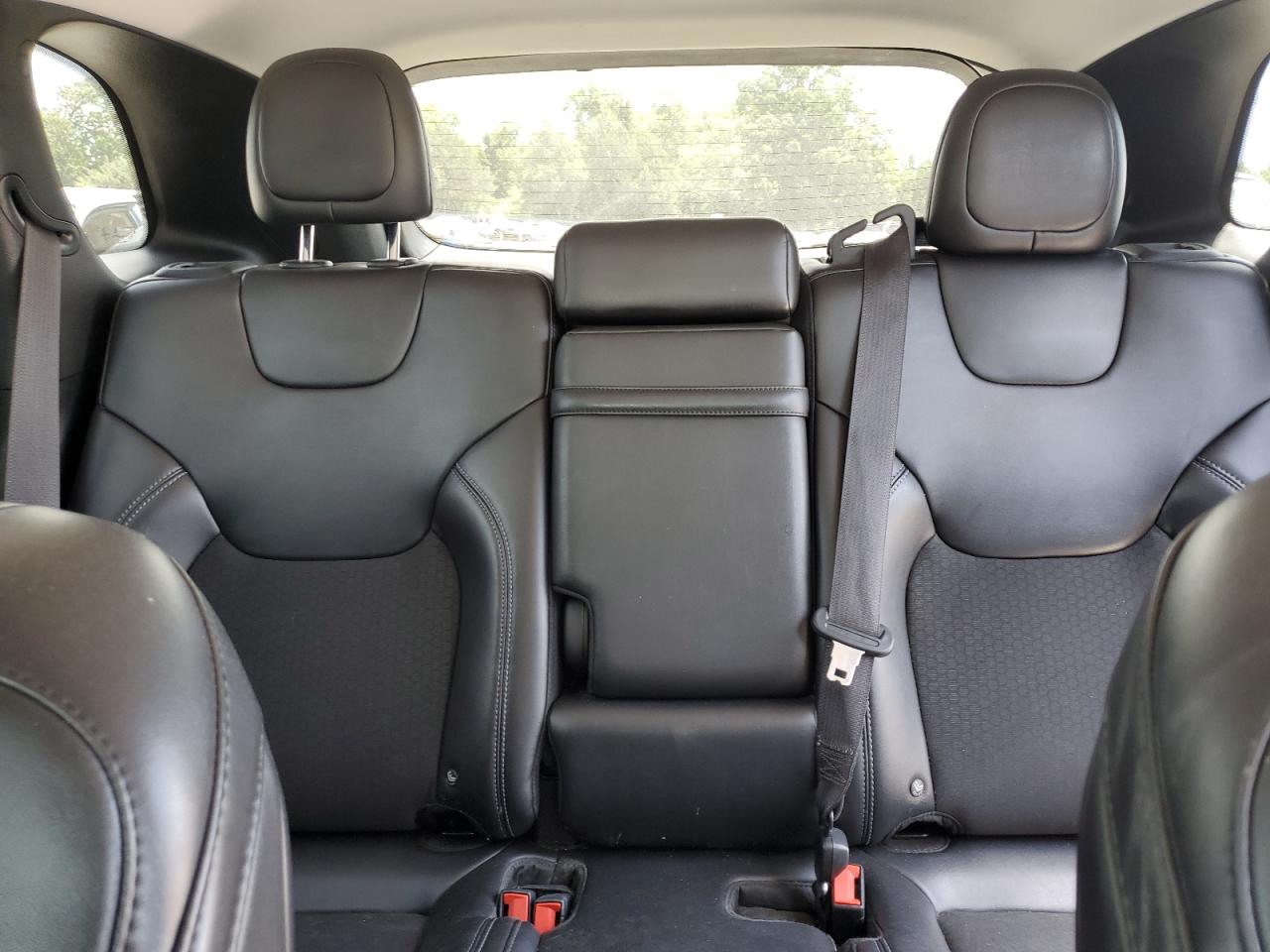 2019 Jeep Cherokee Latitude Plus VIN: 1C4PJLLB4KD110779 Lot: 65365175