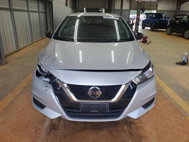  NISSAN VERSA 2020 Серебристый