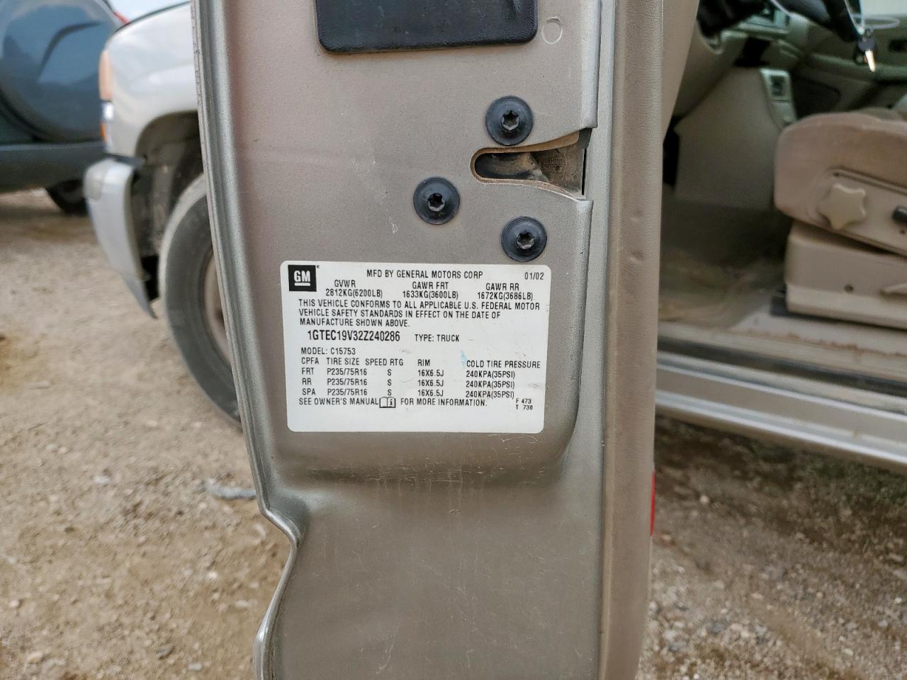 2002 GMC New Sierra C1500 VIN: 1GTEC19V32Z240286 Lot: 62585335