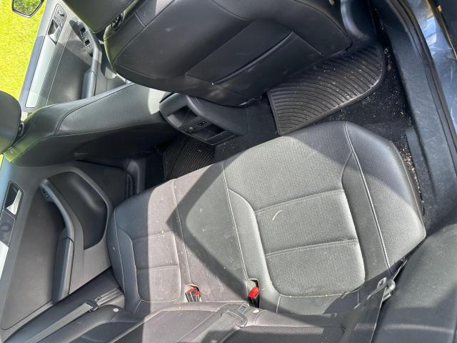 Sedans VOLKSWAGEN JETTA 2014 Złoty