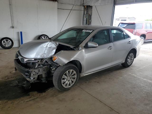 Sedans TOYOTA CAMRY 2013 Srebrny