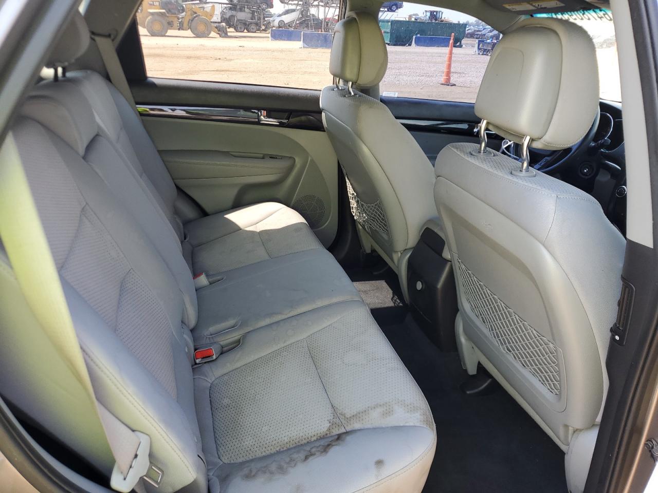 2011 Kia Sorento Base VIN: 5XYKT3A14BG098410 Lot: 64780955