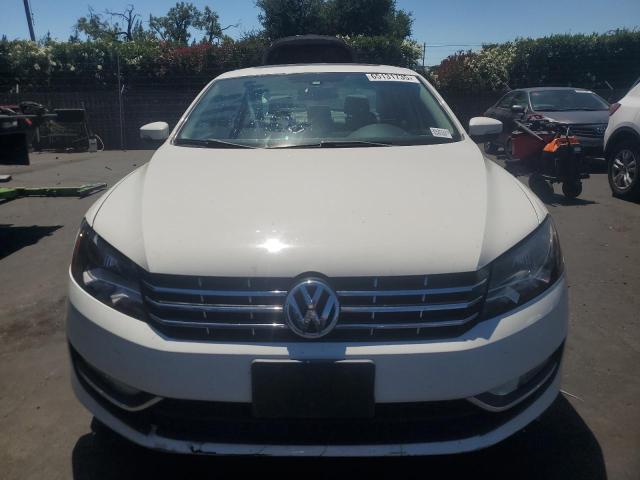 Sedans VOLKSWAGEN PASSAT 2014 Biały