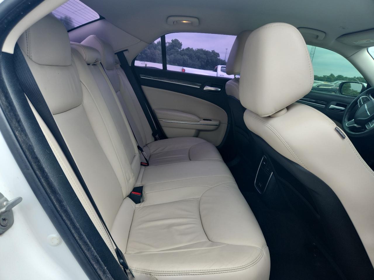 2017 Chrysler 300 Limited VIN: 2C3CCAAG2HH663586 Lot: 63089825