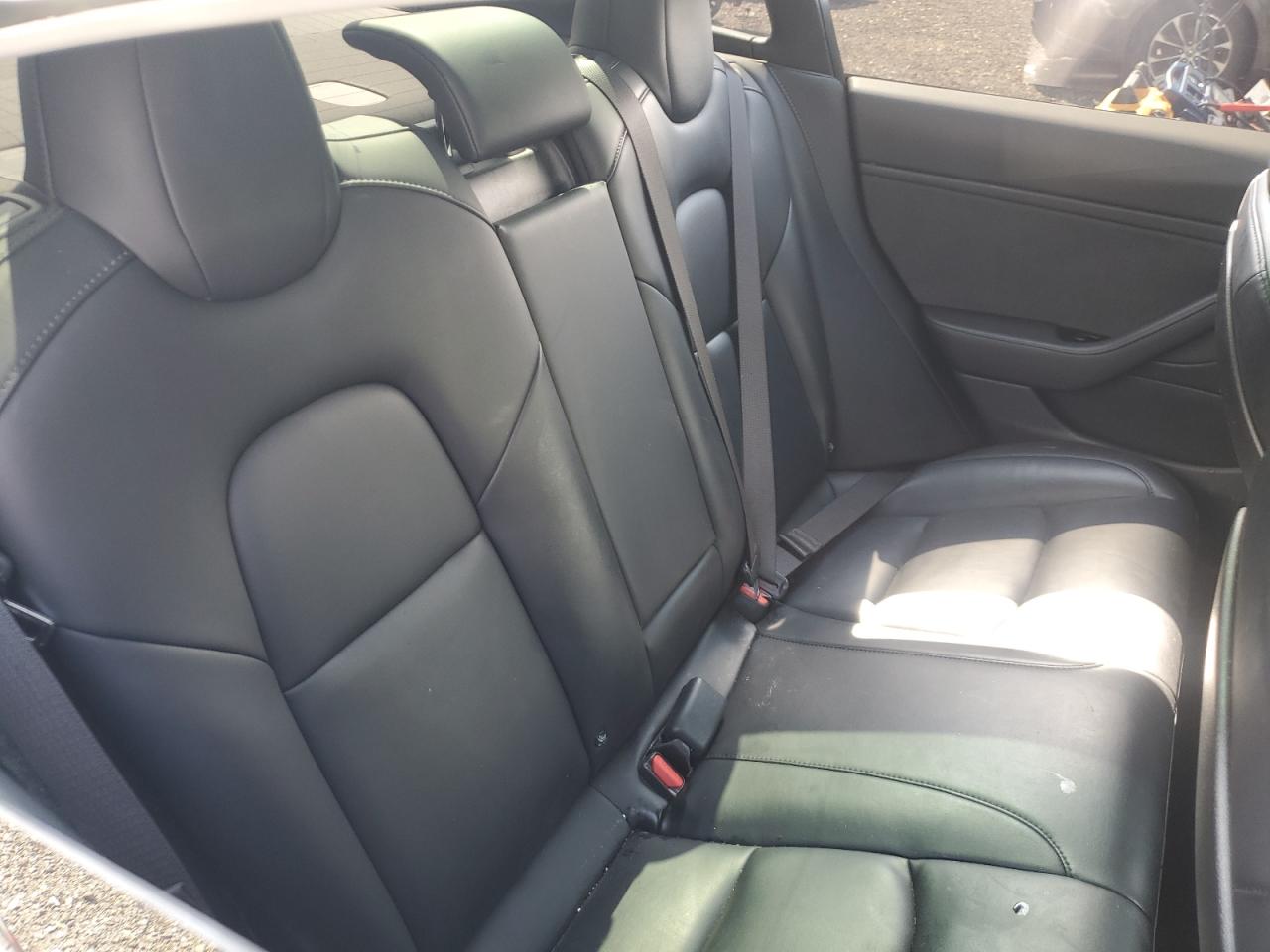 2018 Tesla Model 3 VIN: 5YJ3E1EB0JF073211 Lot: 64764705